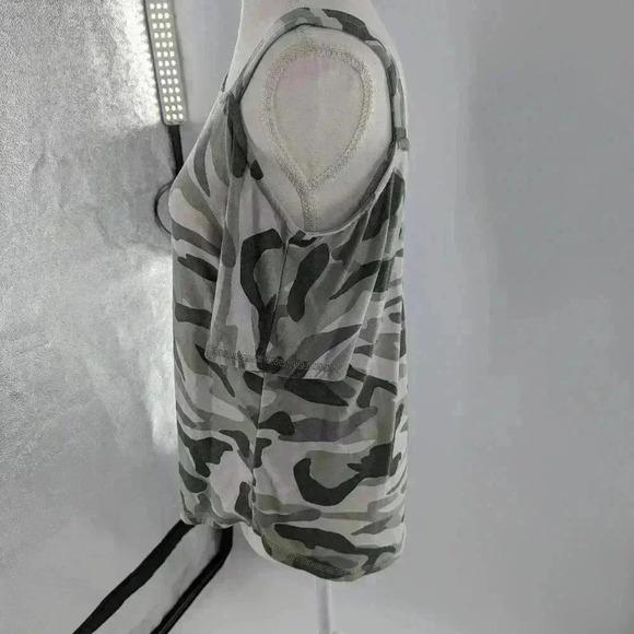Cable And Gauge Green Camo Women's Medium Open Shoulder Top - Picture 5 of 12